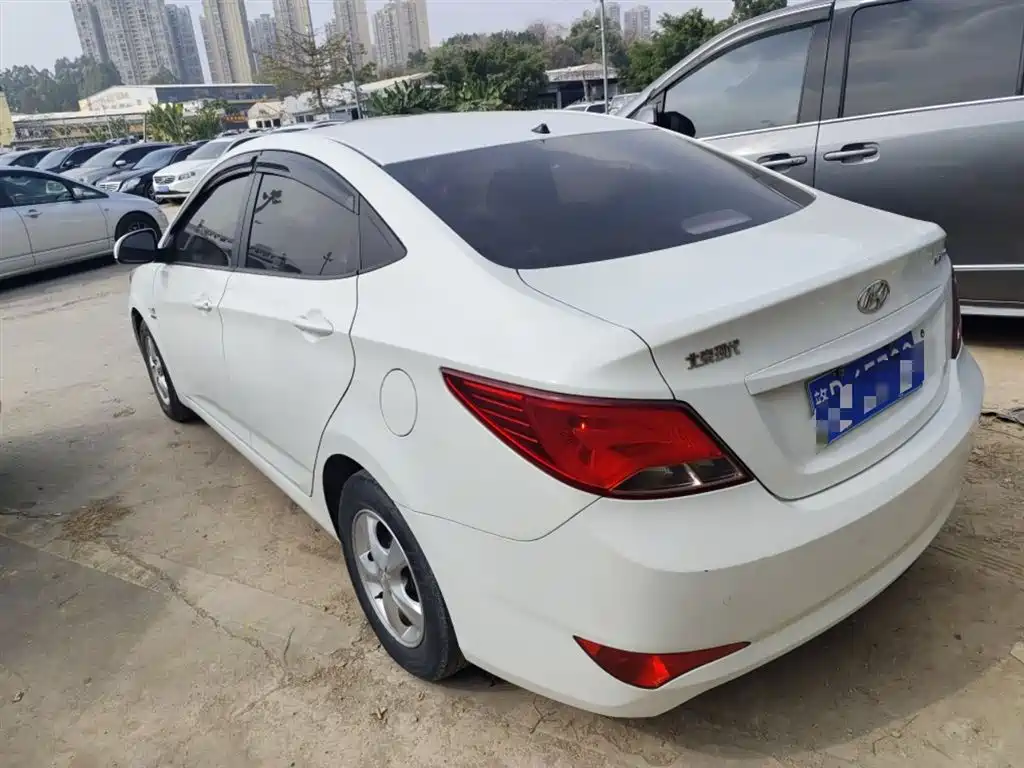 Hyundai Verna 2014 1.4L Automatic Smart GLS фото 23