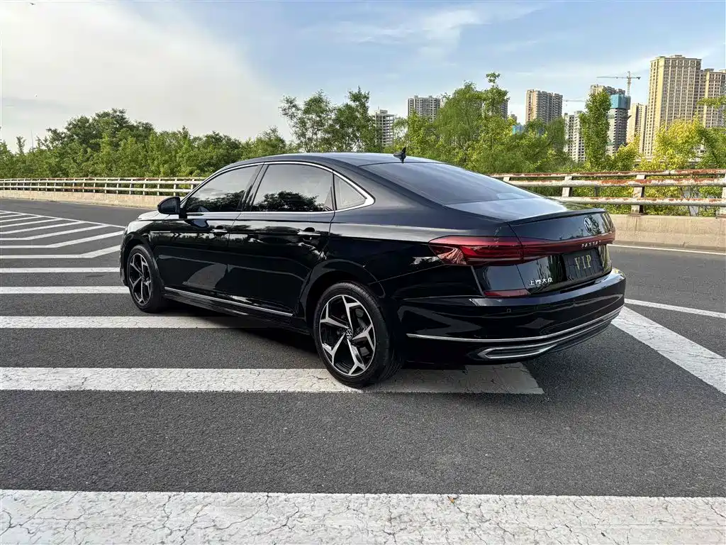 Volkswagen Passat 2023 330TSI Starlight Elite Edition фото 7