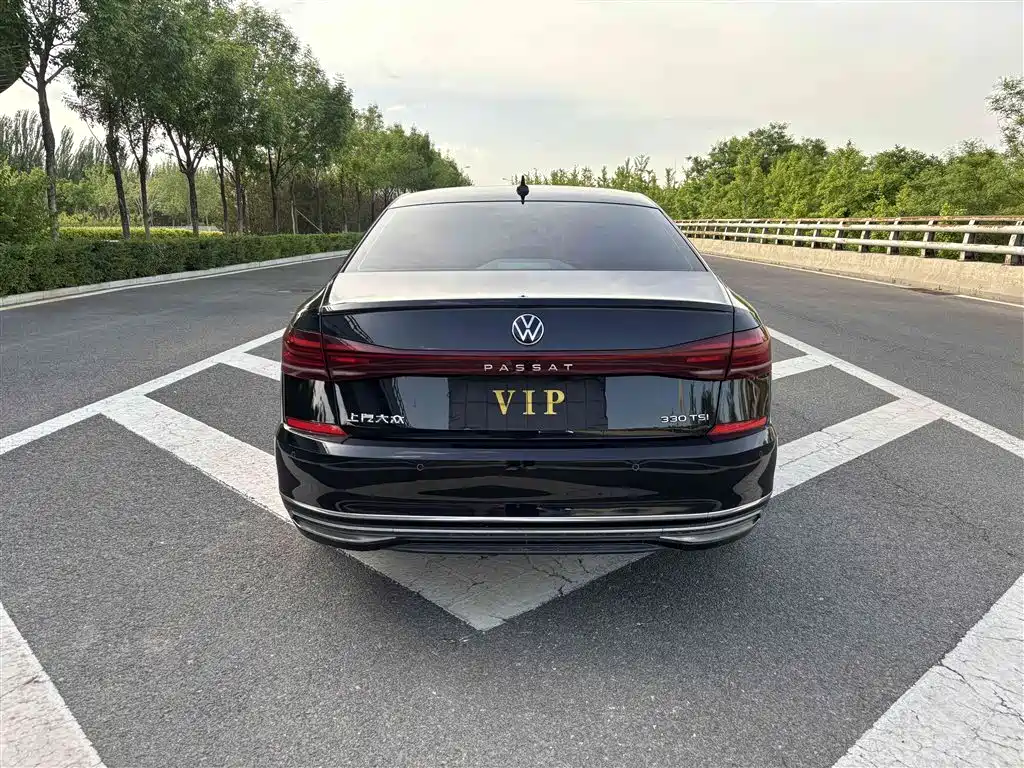 Volkswagen Passat 2023 330TSI Starlight Elite Edition фото 8