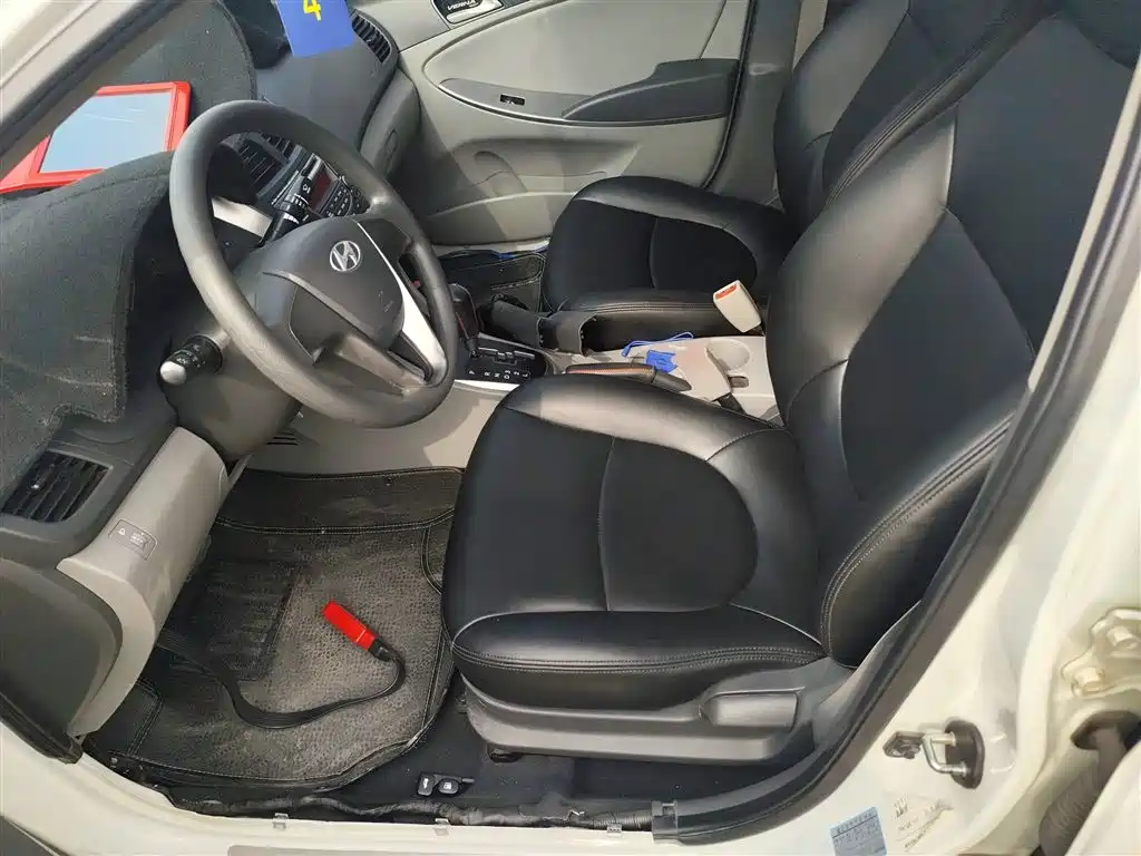 Hyundai Verna 2014 1.4L Automatic Smart GLS фото 11