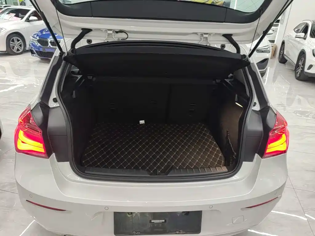 BMW 1 Series (Import) 2020 2018 118i Leading