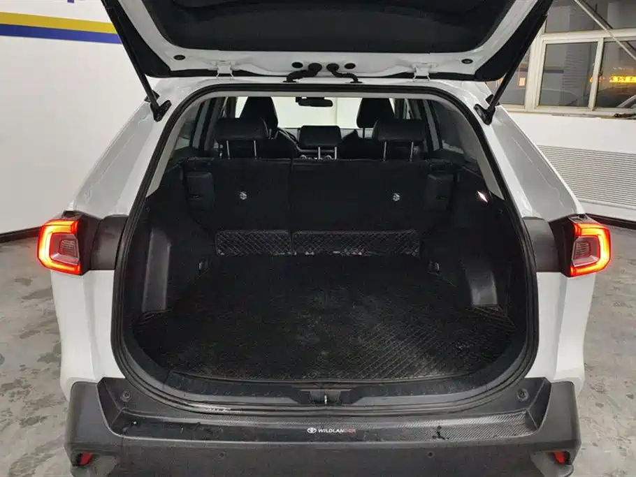 Toyota Wildlander 2023 2.0L CVT FWD Luxury PLUS фото 4