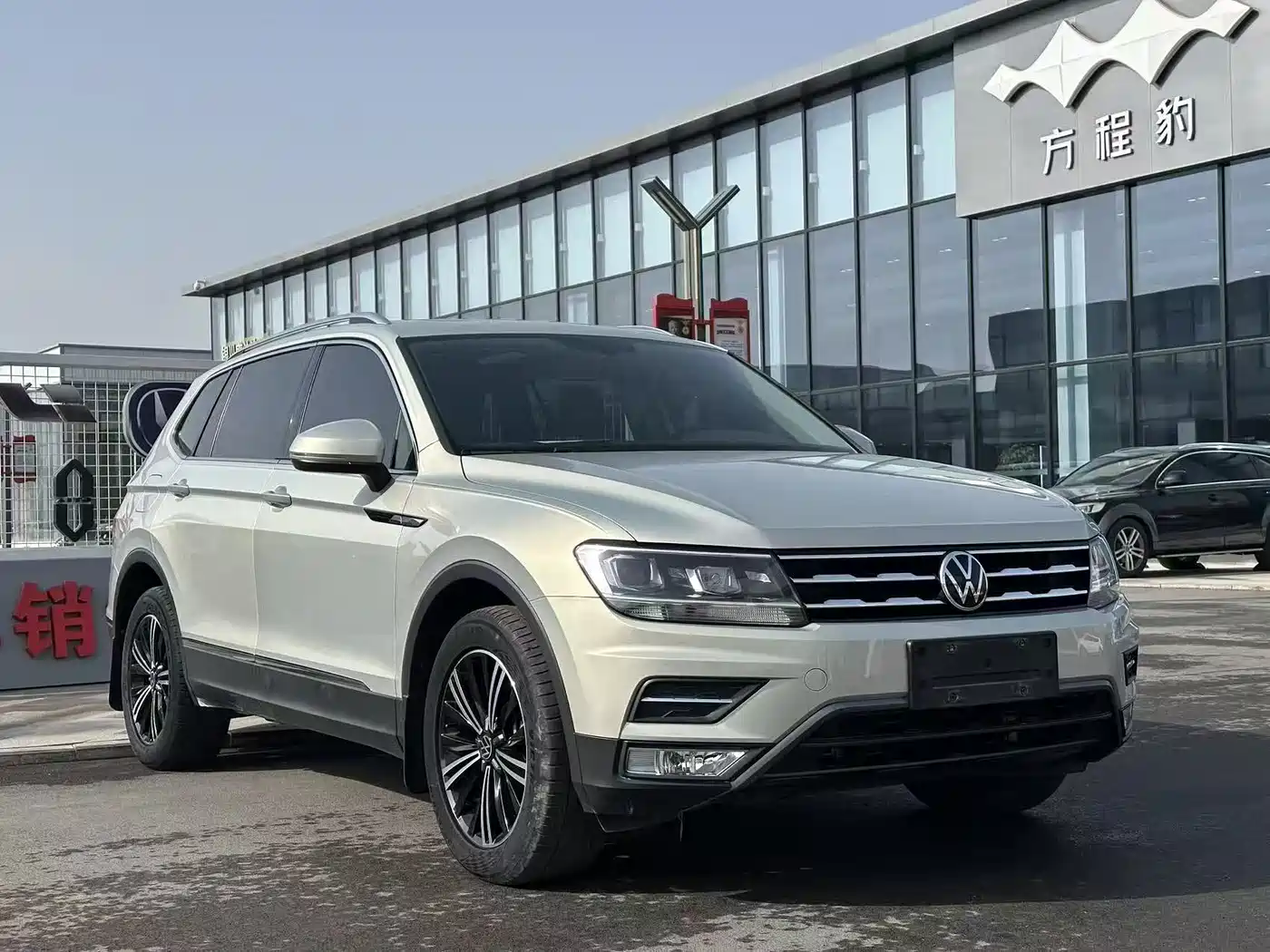 Volkswagen Tiguan L 2021 330TSI Automatic 2WD Smart фото 3