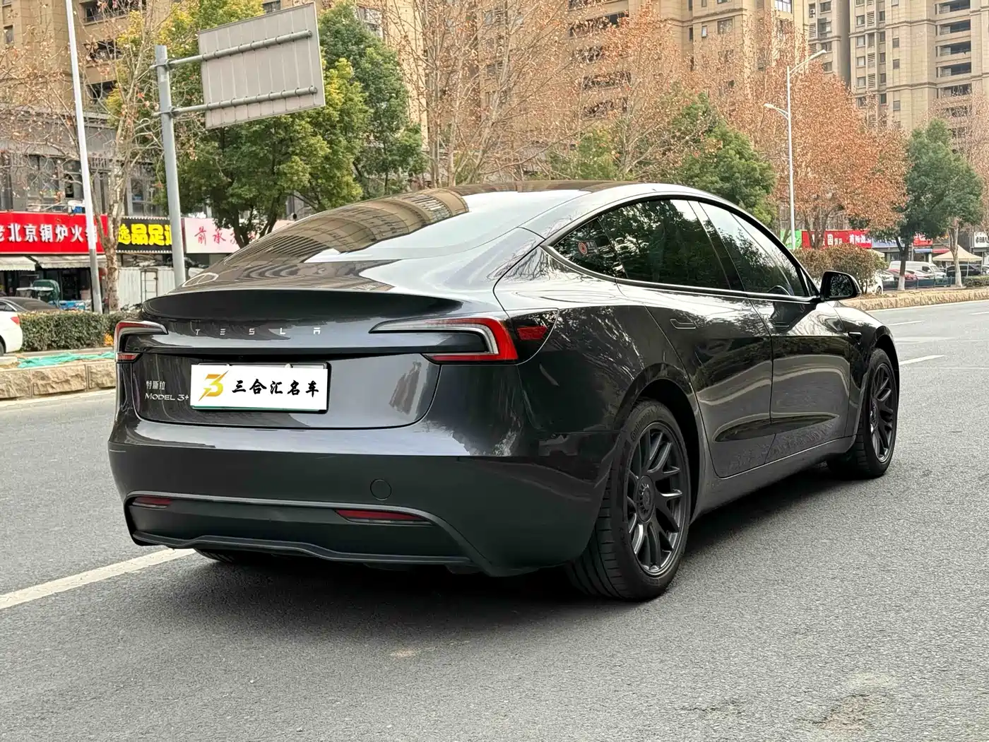 TESLA MODEL 3