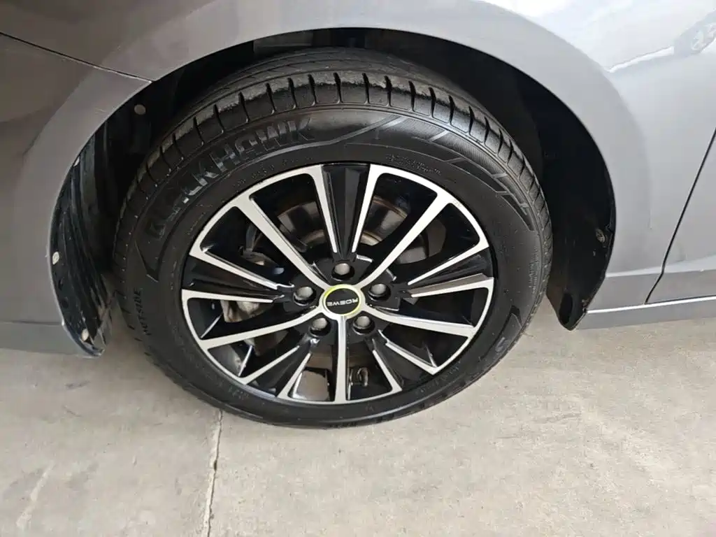Фото 25 - Roewe i5