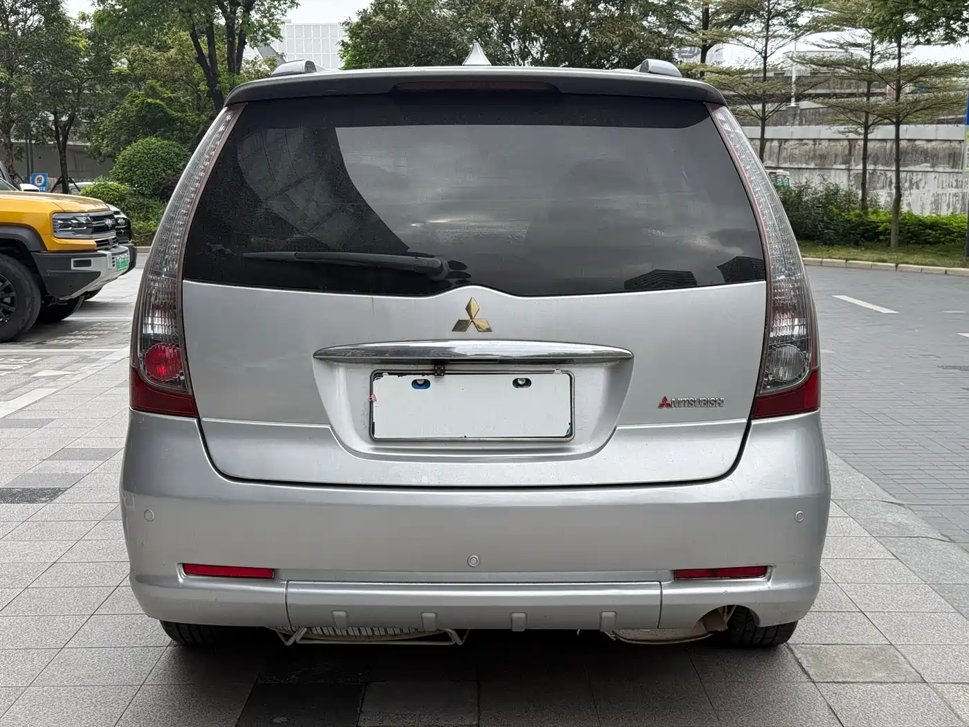 Mitsubishi Grandis 2009 2.4 6-Seater Elite Version фото 4