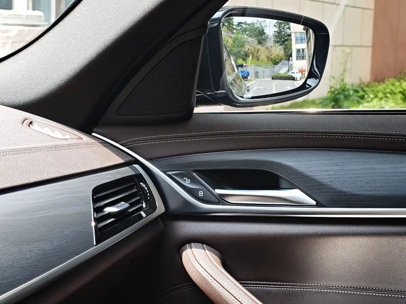 BMW 5 Series 2021 530Li Leading Luxury Package фото 26