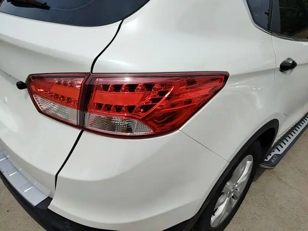 Dongfeng Aeolus Dongfeng Fengshen AX7 2016 2015 2.3L Automatic Premium