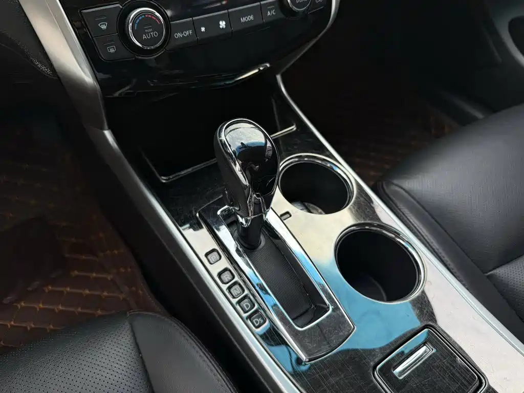 Фото 9 - Nissan Teana
