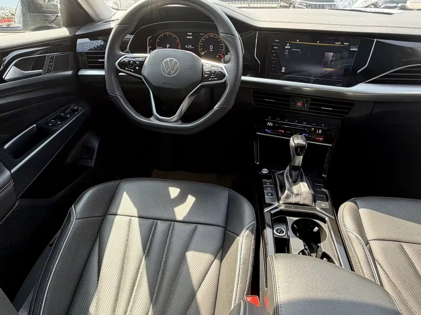 Volkswagen Passat 2024 380TSI Starlight Luxury Edition фото 13