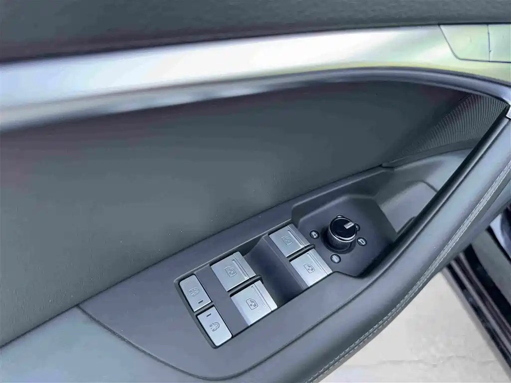 Photo 6 - Audi A6L