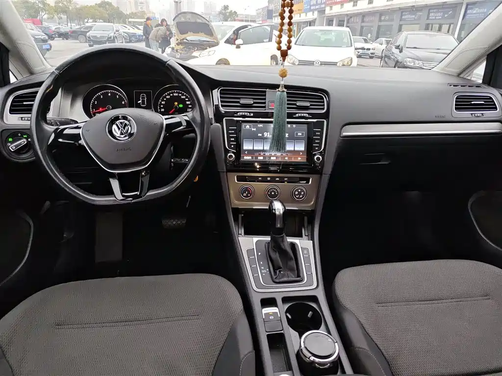Volkswagen Golf 2015 1.6L Automatic Comfort фото 12