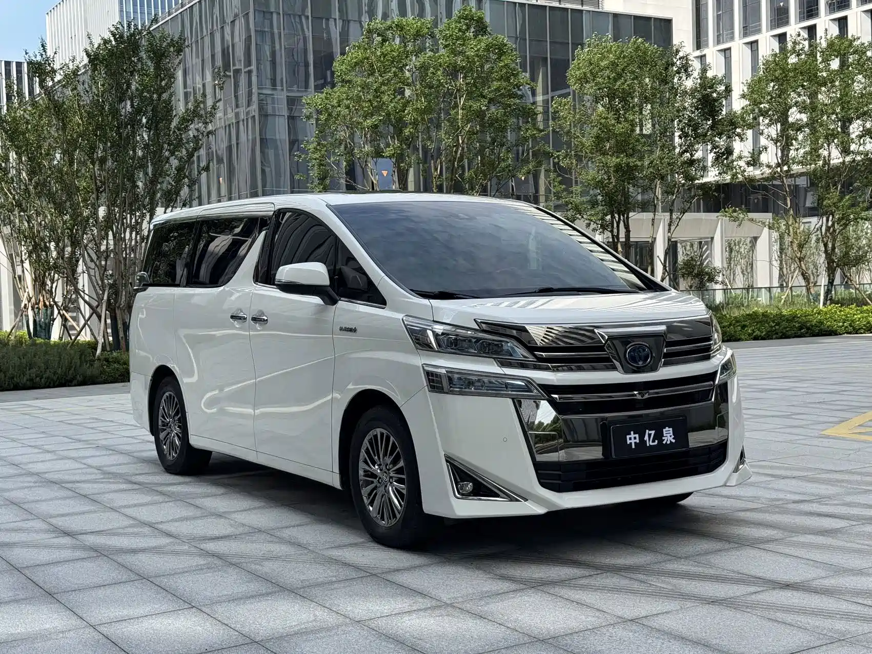 Фото 3 - Toyota Vellfire