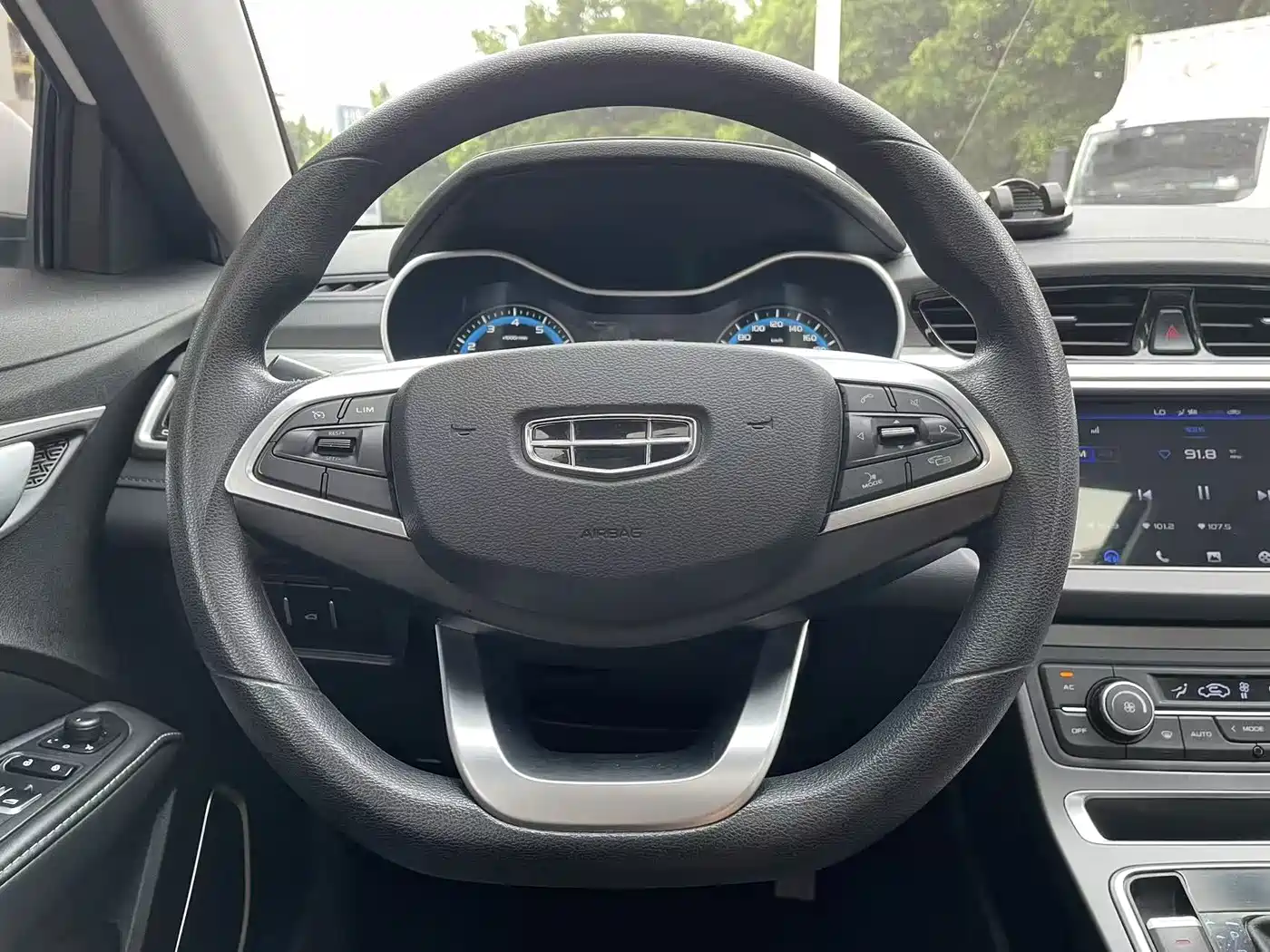 Фото 16 - Geely Emgrand