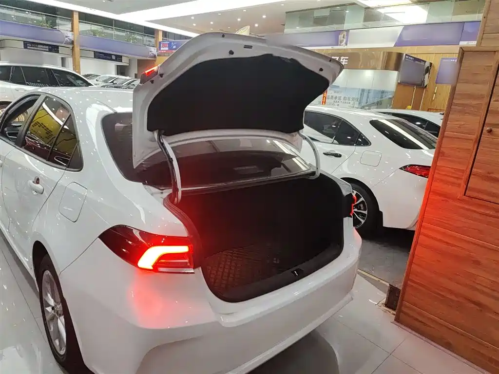 Toyota Corolla 2021 Hybrid 1.8L E-CVT Elite Edition фото 9