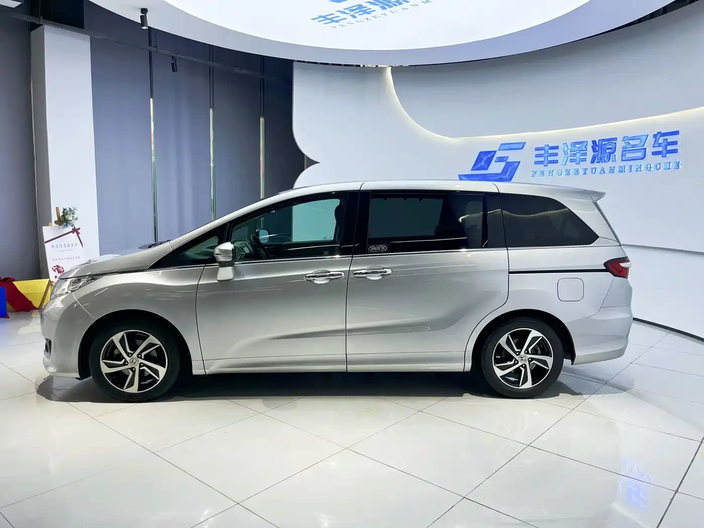 Фото 3 - Honda Odyssey