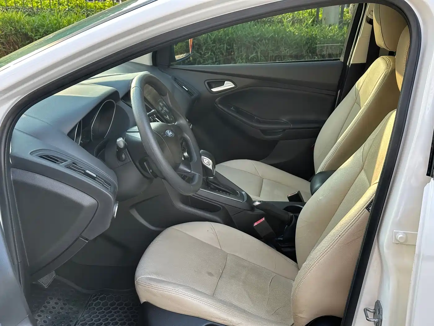 Ford Focus 2012 2012 Hatchback 1.6L Automatic Comfort