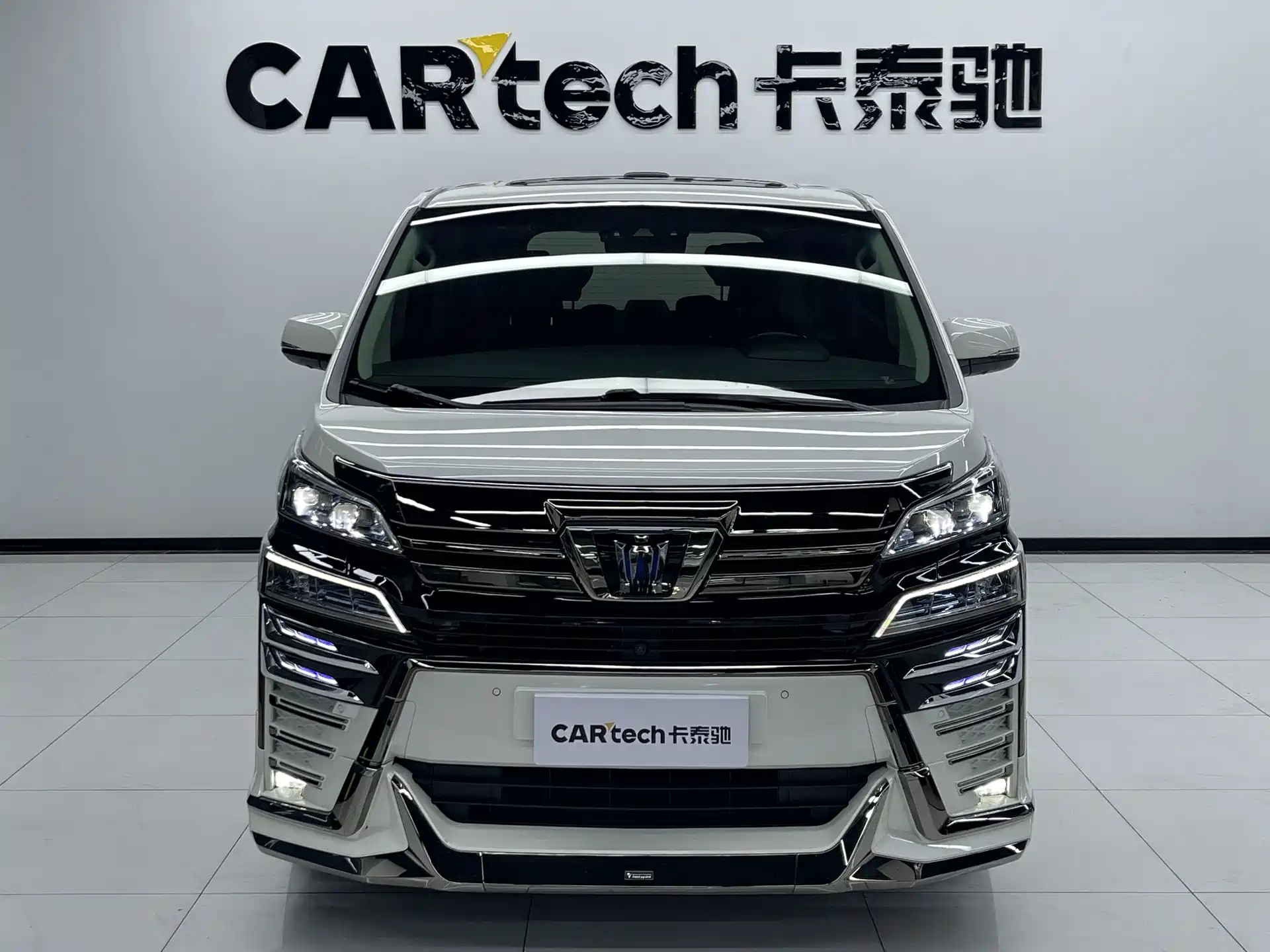 Фото 2 - Toyota Vellfire