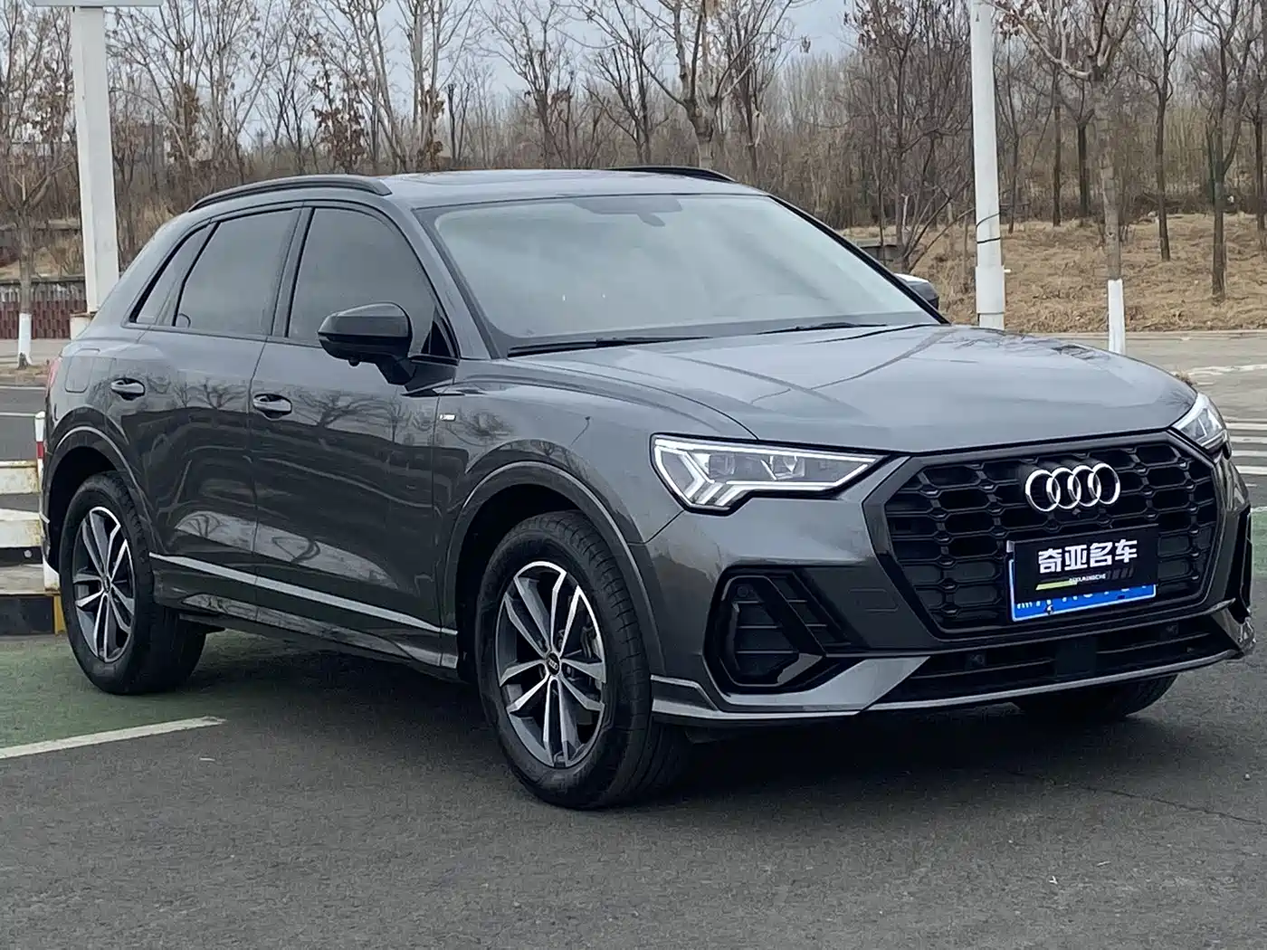 AUDI Q3
