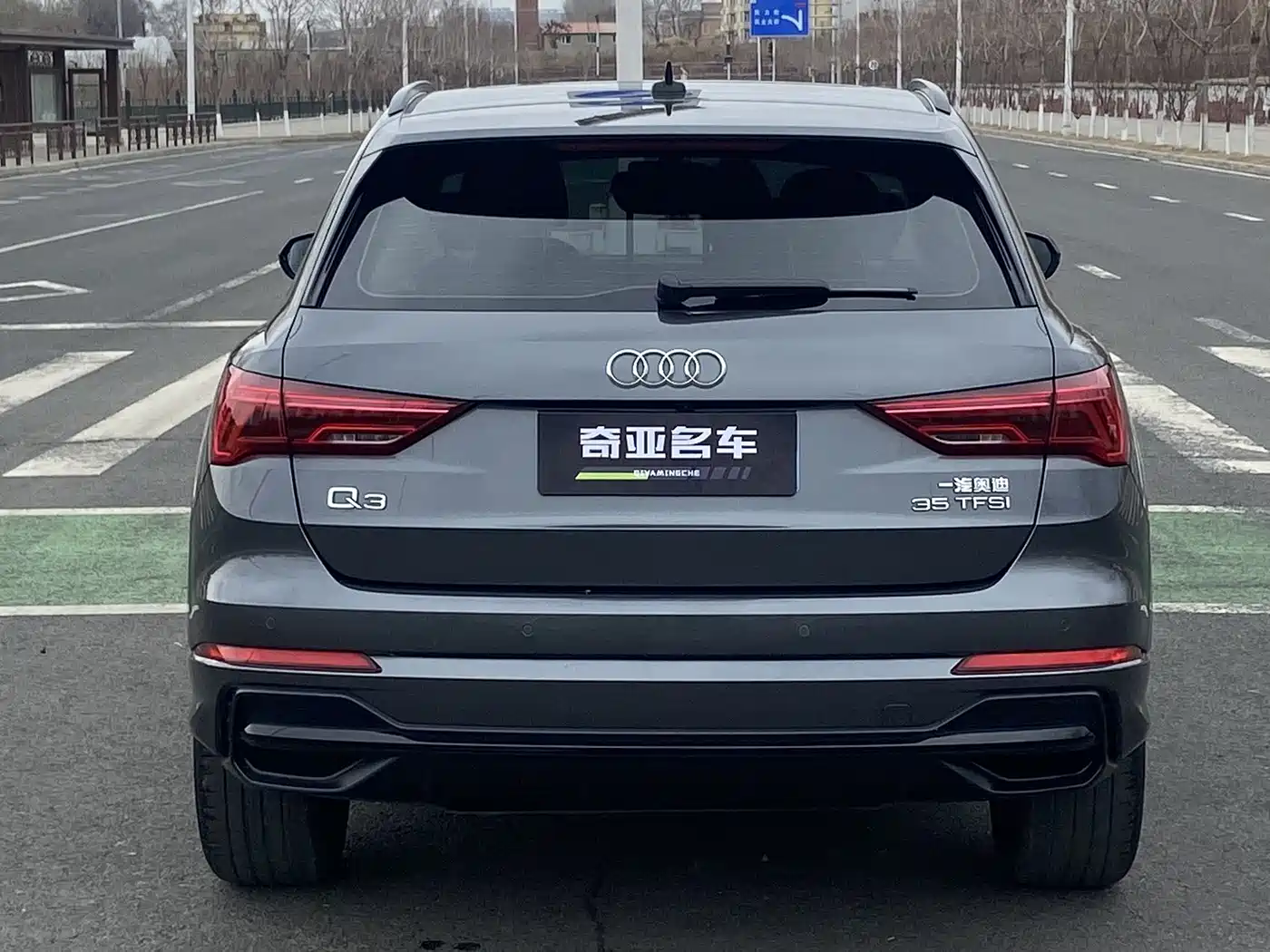 AUDI Q3