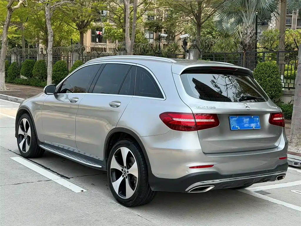 MERCEDES-BENZ GLC
