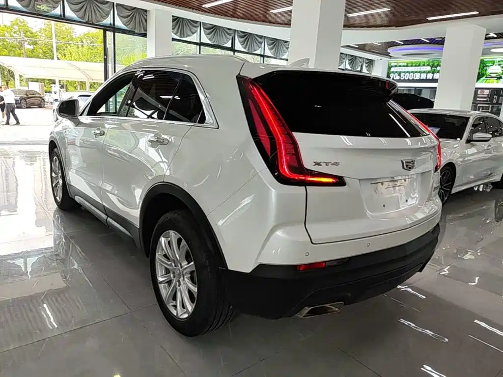 Cadillac XT4 2023 2022 28T FWD Style