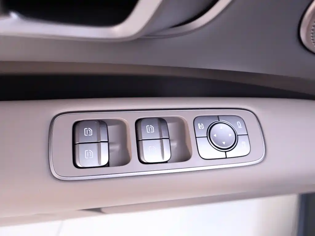 Li Auto i6 2025 2025 4WD Base Model