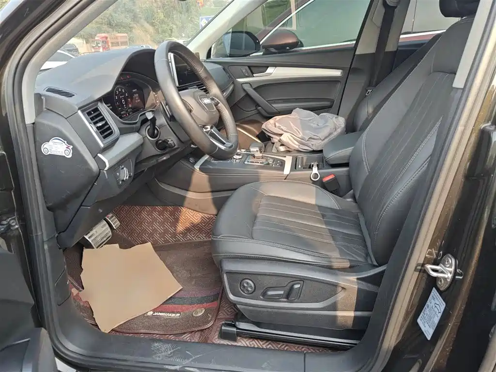 Audi Q5L 2020 Facelift 40 TFSI Honor Fashion фото 15