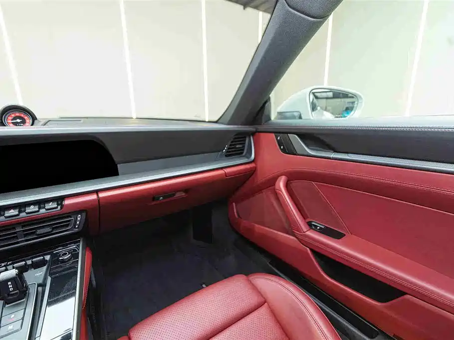 PORSCHE 911