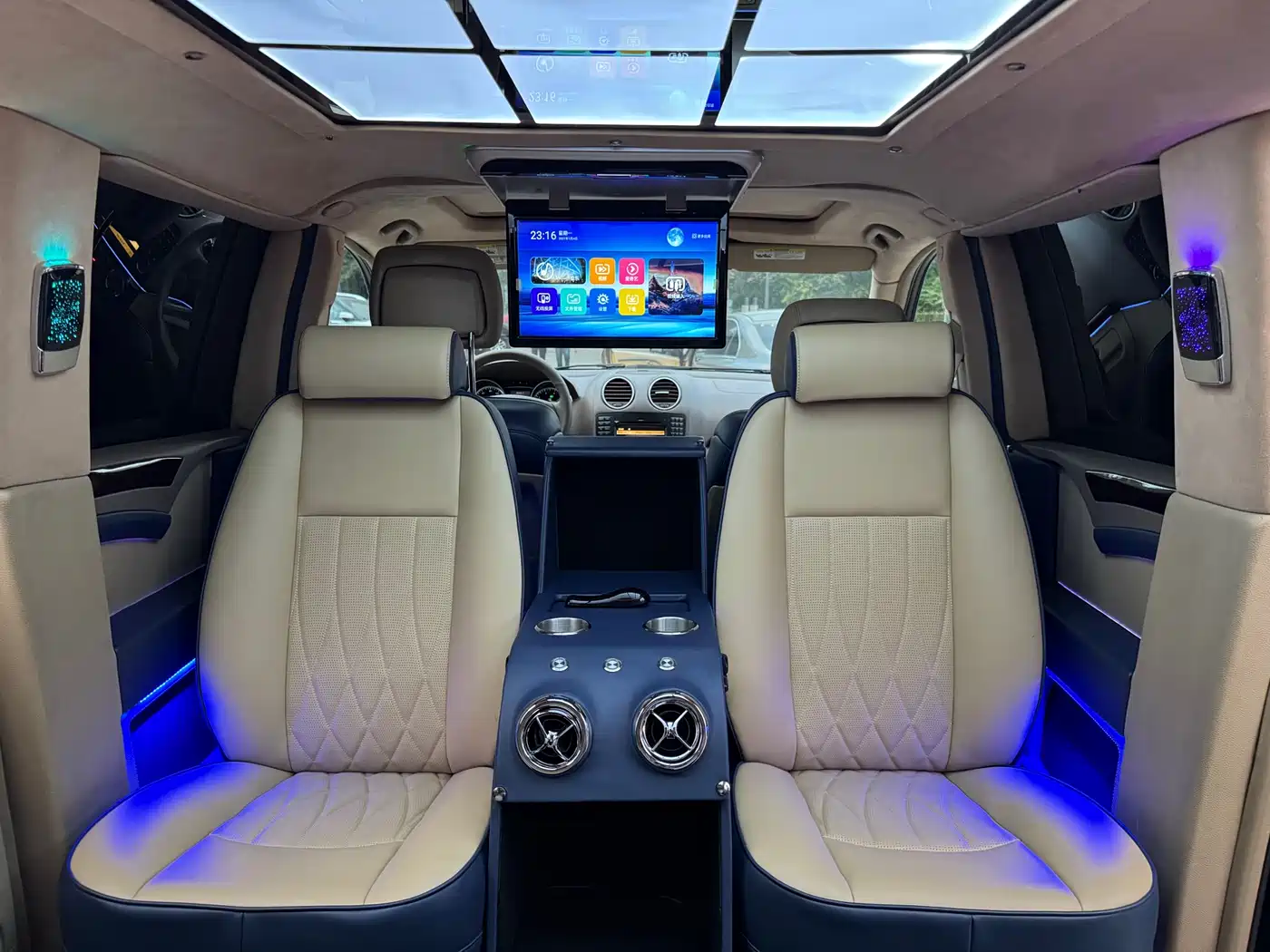 Mercedes-Benz GL-Class 2011 GL 450 4MATIC Premium фото 16