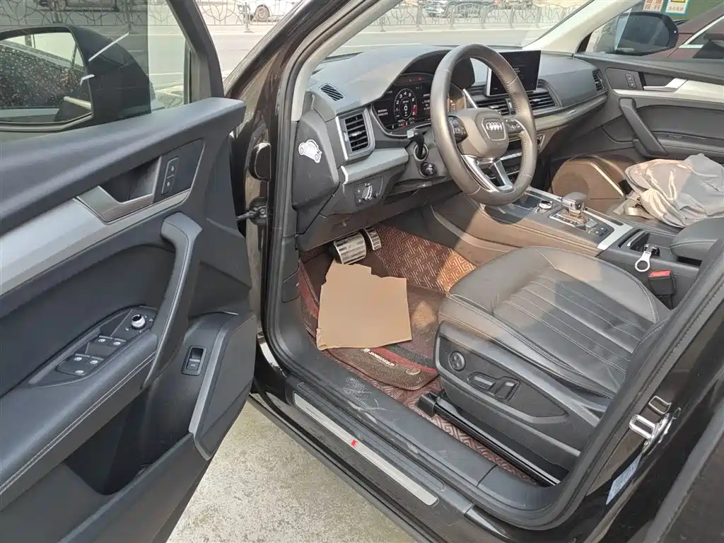 Audi Q5L 2020 Facelift 40 TFSI Honor Fashion фото 16