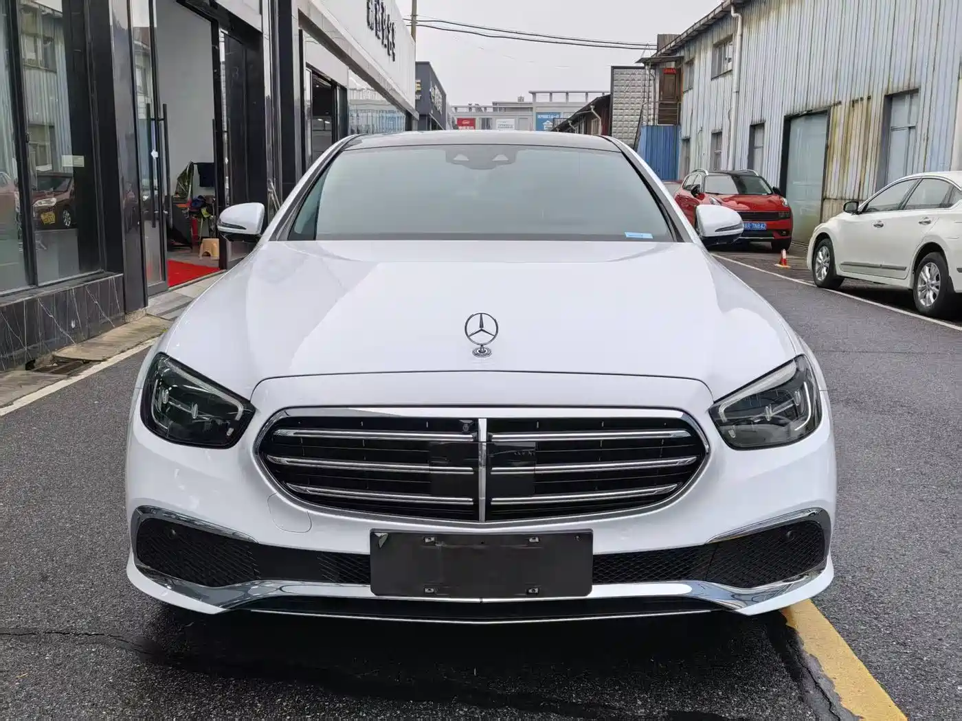 Mercedes-Benz E-Class New Energy 2022 Facelift III E 350 e L Plug-in Hybrid Sedan фото 2