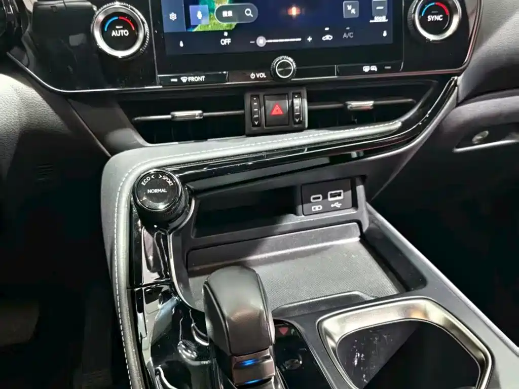 Фото 11 - Lexus NX