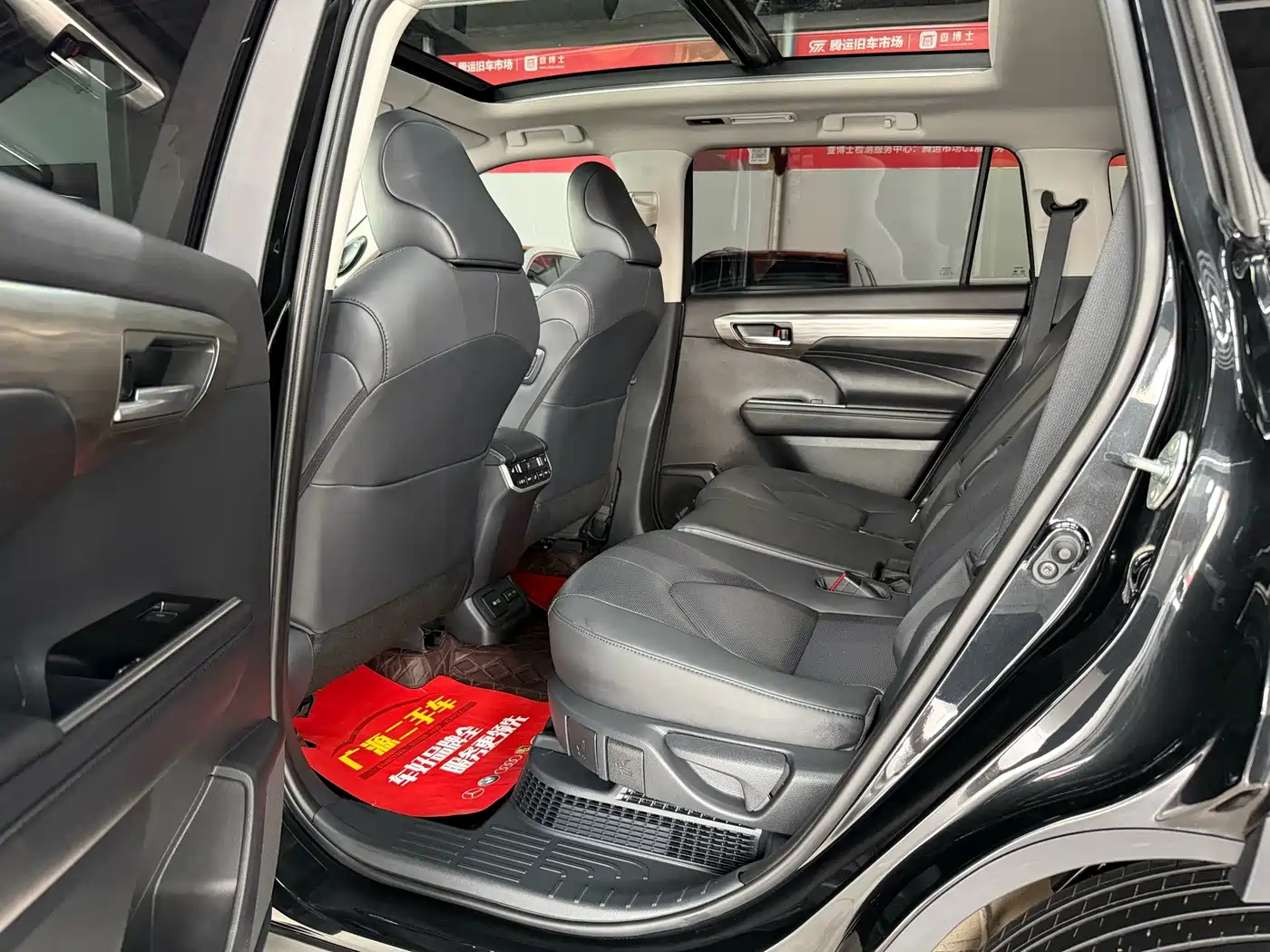 Photo 8 - Toyota Highlander