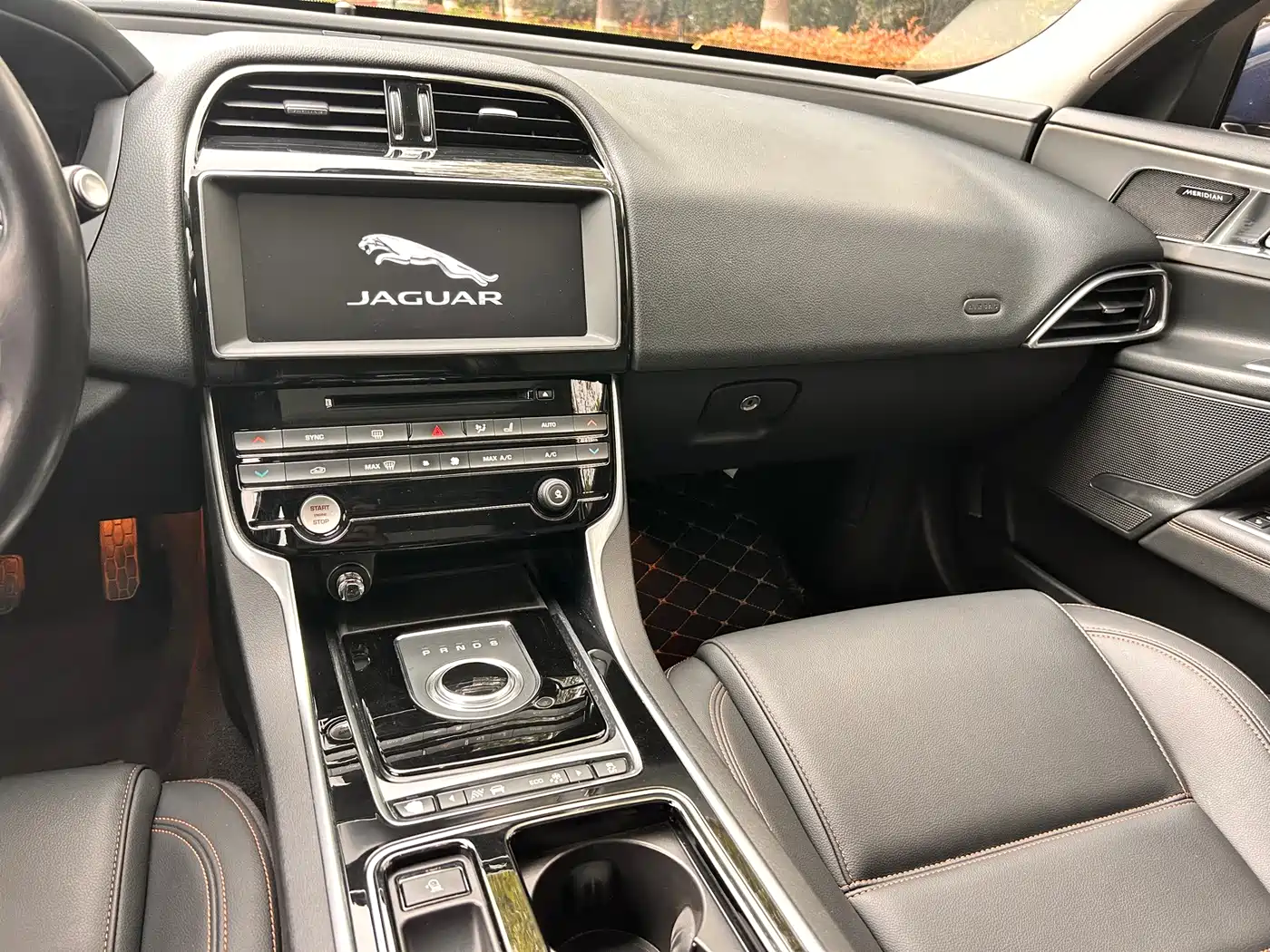 Фото 12 - Jaguar XEL