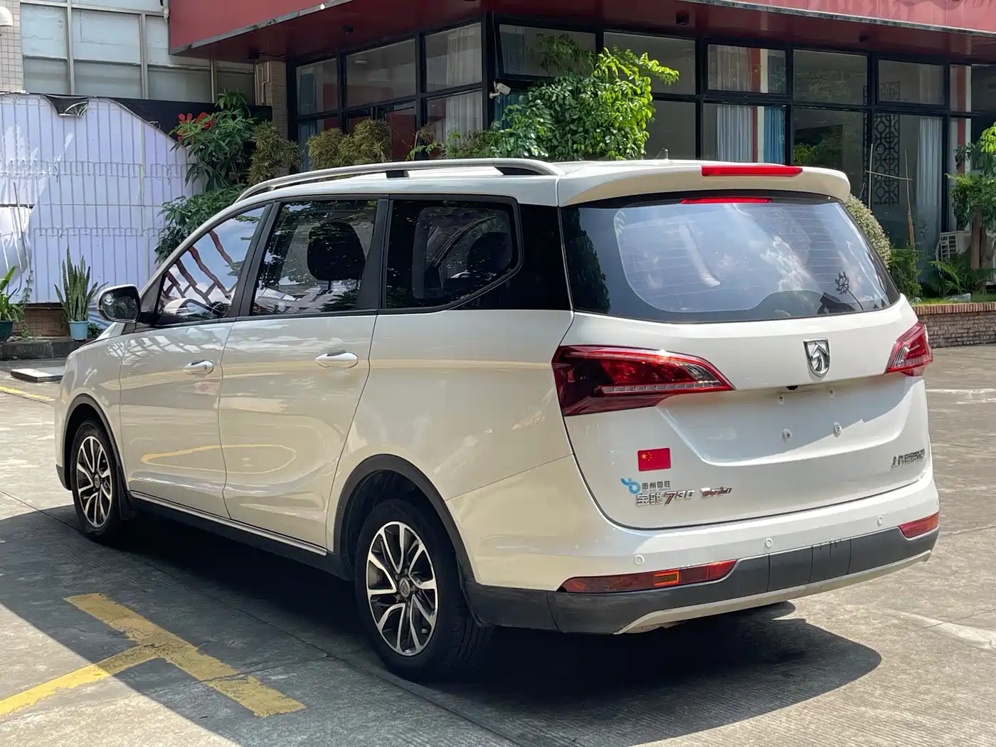 Baojun 730 2020 2019 1.5T CVT Fashion Edition 7-Seater China VI