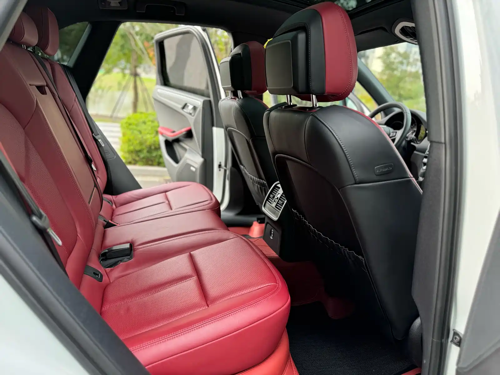 Photo 4 - Porsche Macan