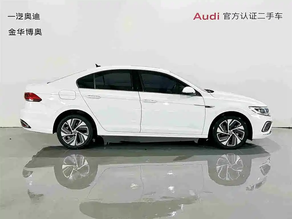 Volkswagen Bora 2023 300TSI DSG Premium Edition фото 3
