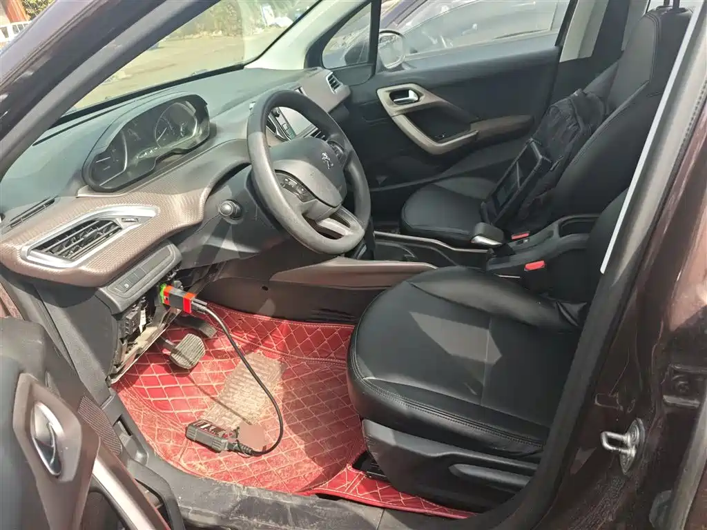 Peugeot 2008 2014 1.6L Automatic Fashion Edition фото 15