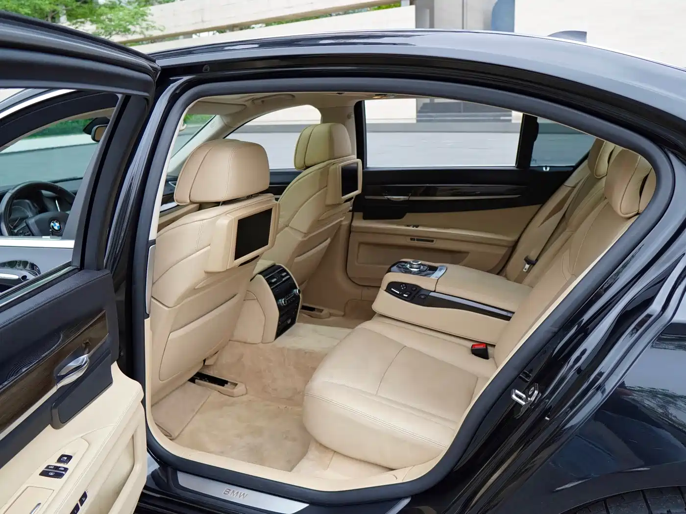 BMW 7 Series 2009 750Li Luxury фото 6