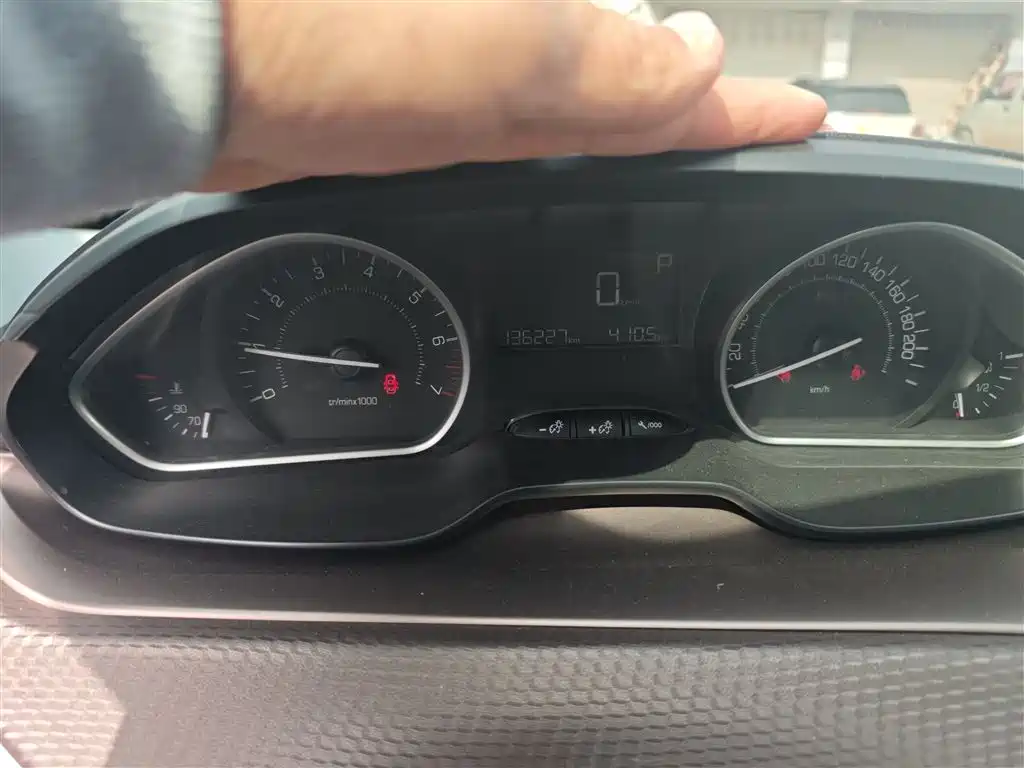 Peugeot 2008 2014 1.6L Automatic Fashion Edition фото 12