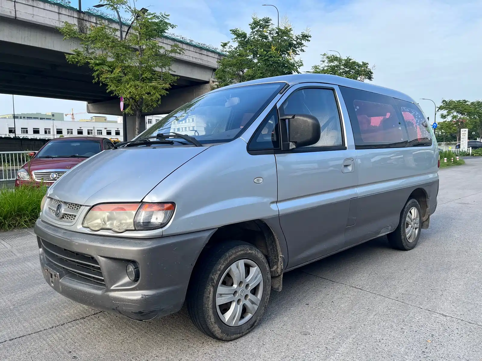 Photo 1 - Dongfeng Fengxing Lingzhi