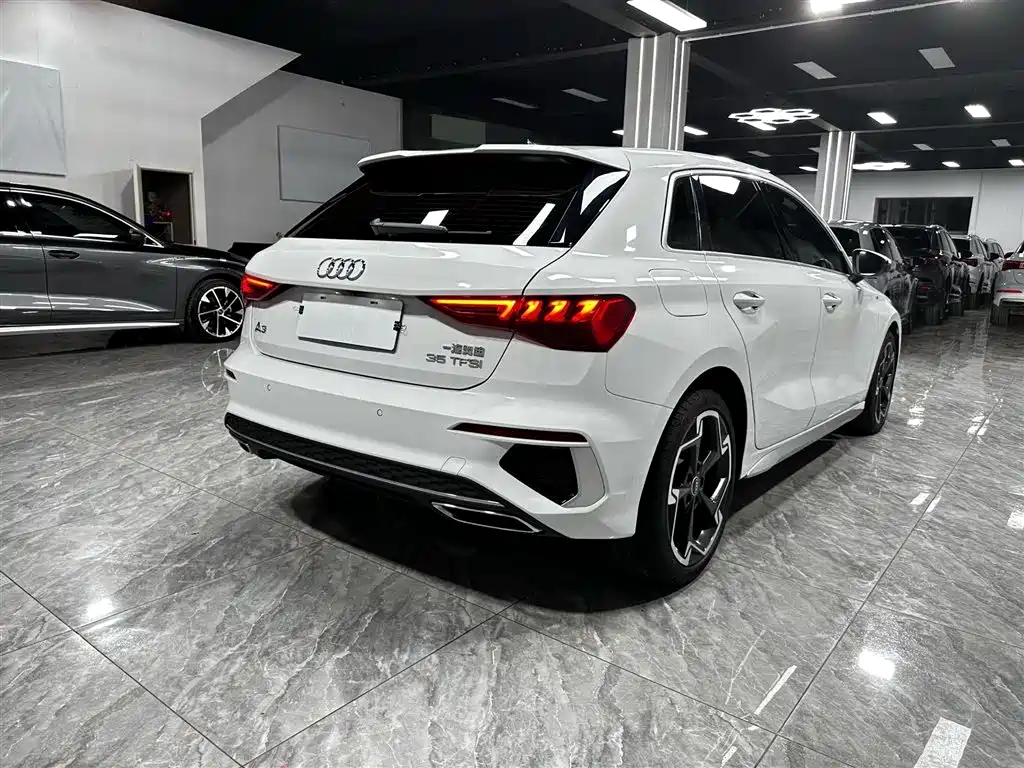 Audi A3 2023 Facelift Sportback 35 TFSI Luxury Sport фото 6