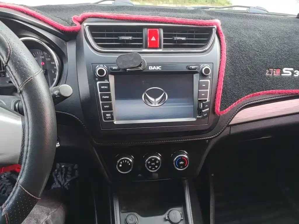 BAIC Huansu S3 2017 2017 1.5L Manual Luxury