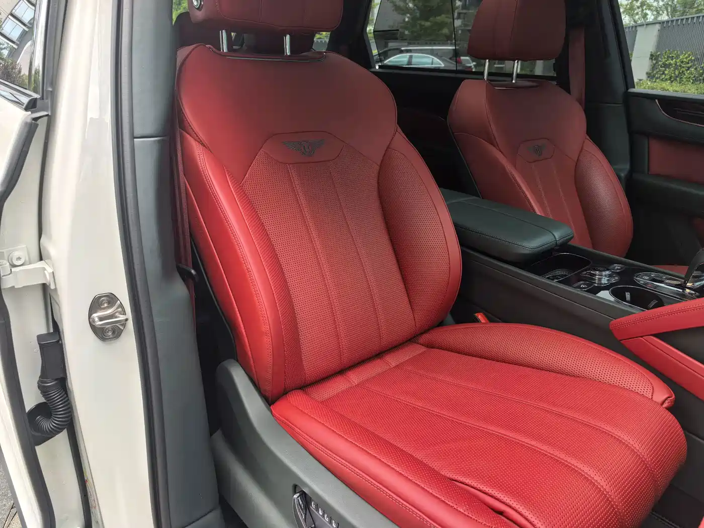 Bentley Bentayga 2024 2023 4.0T V8 Long Wheelbase Version