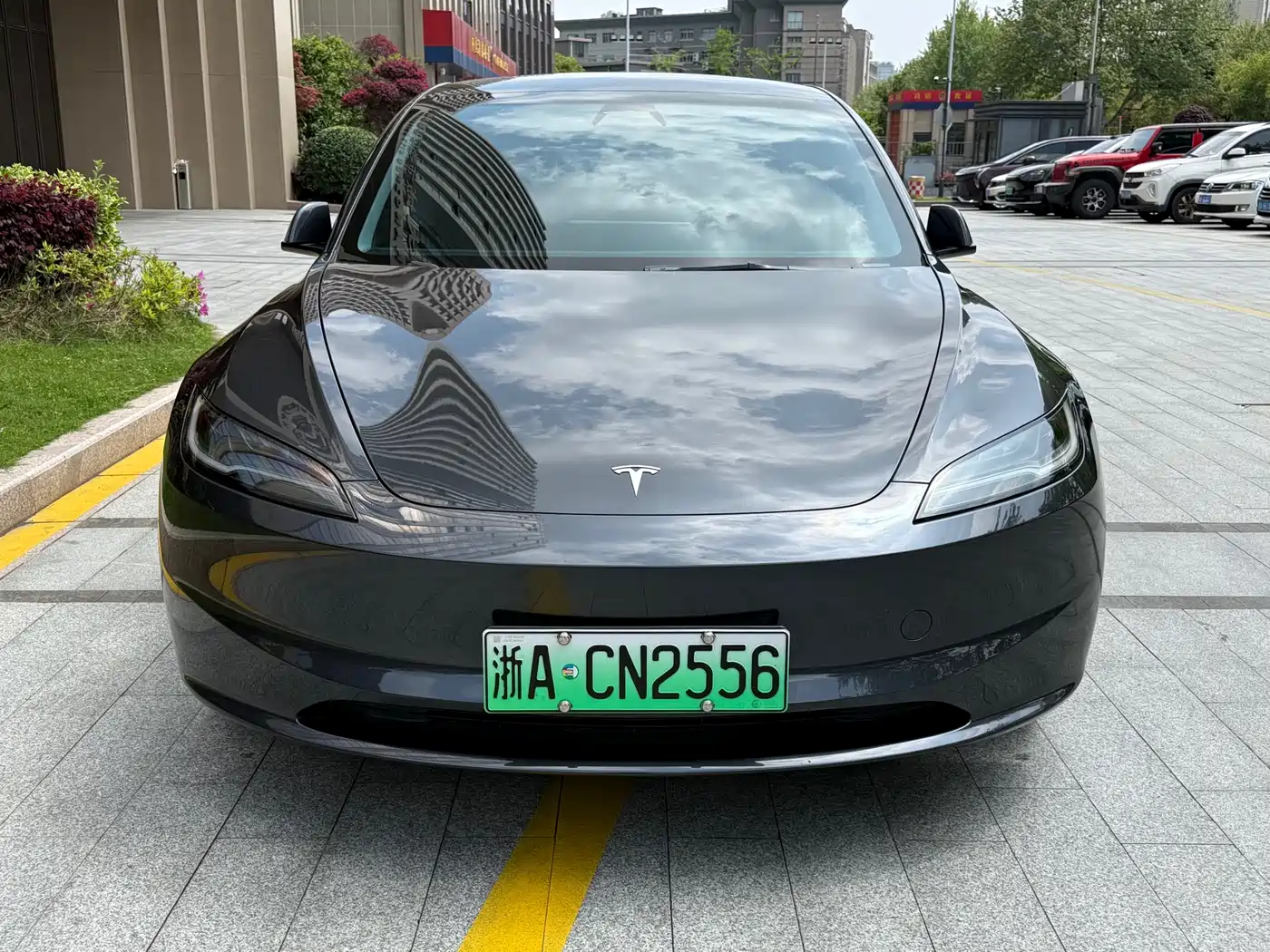 TESLA MODEL 3