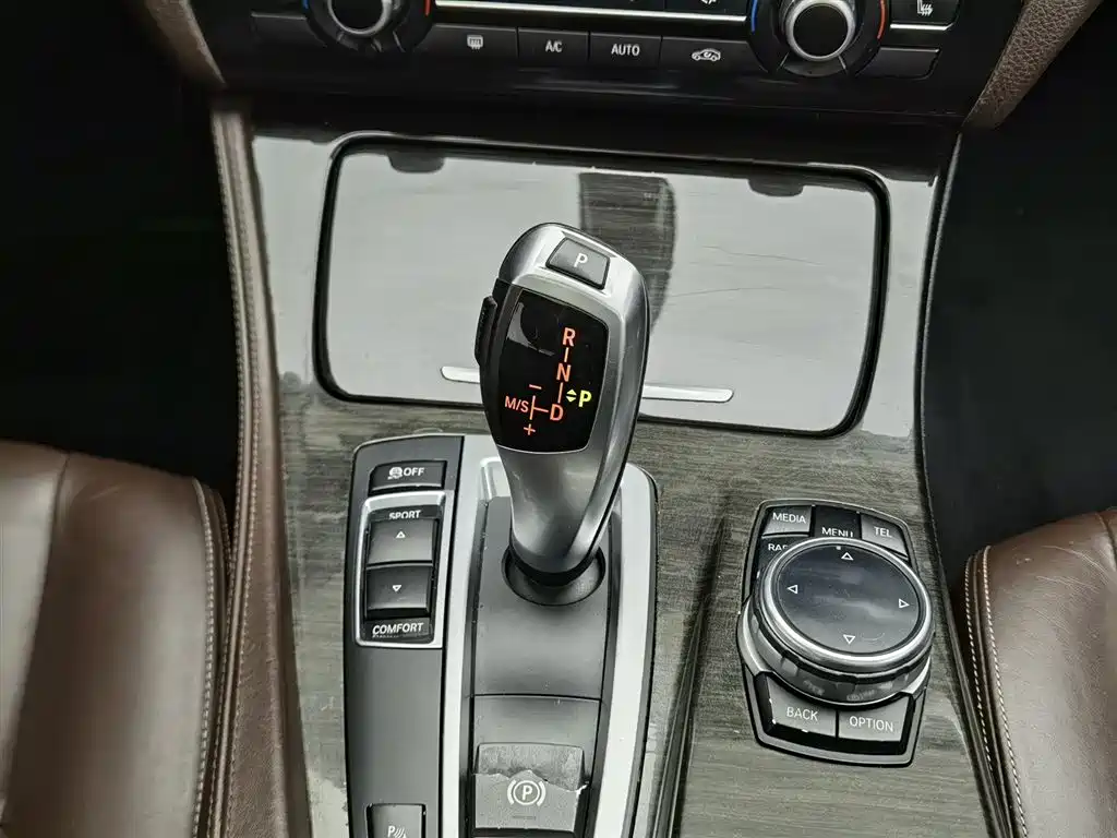 BMW 5 Series 2014 525Li Luxury Design Package фото 13