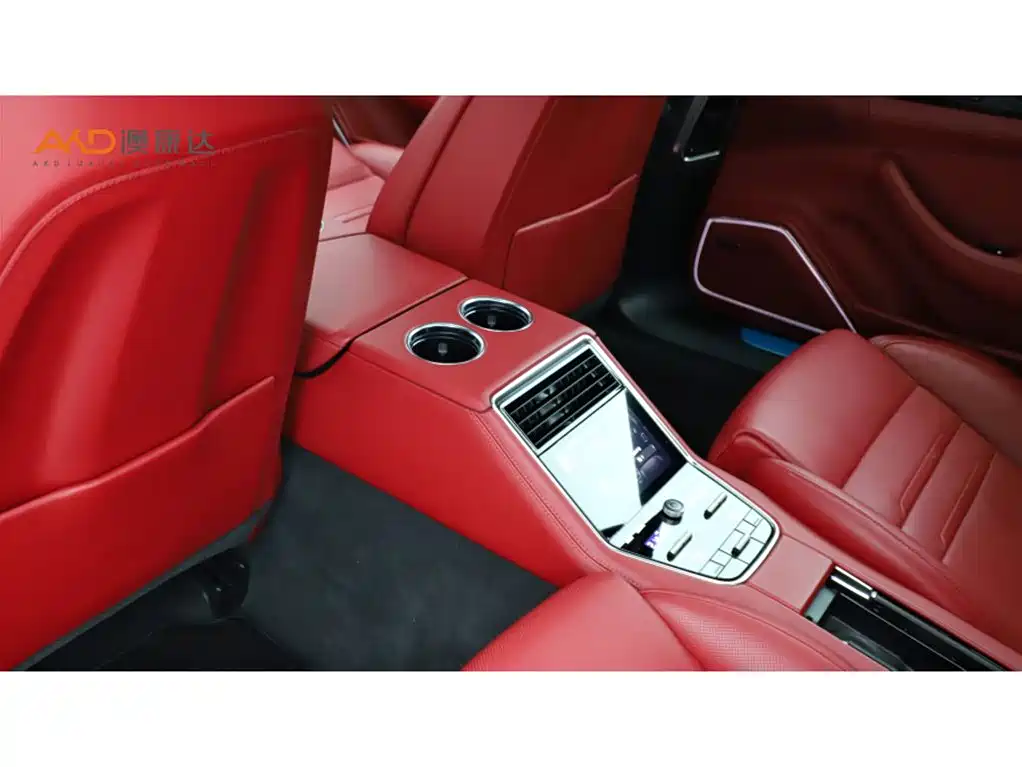 Фото 9 - Porsche Panamera