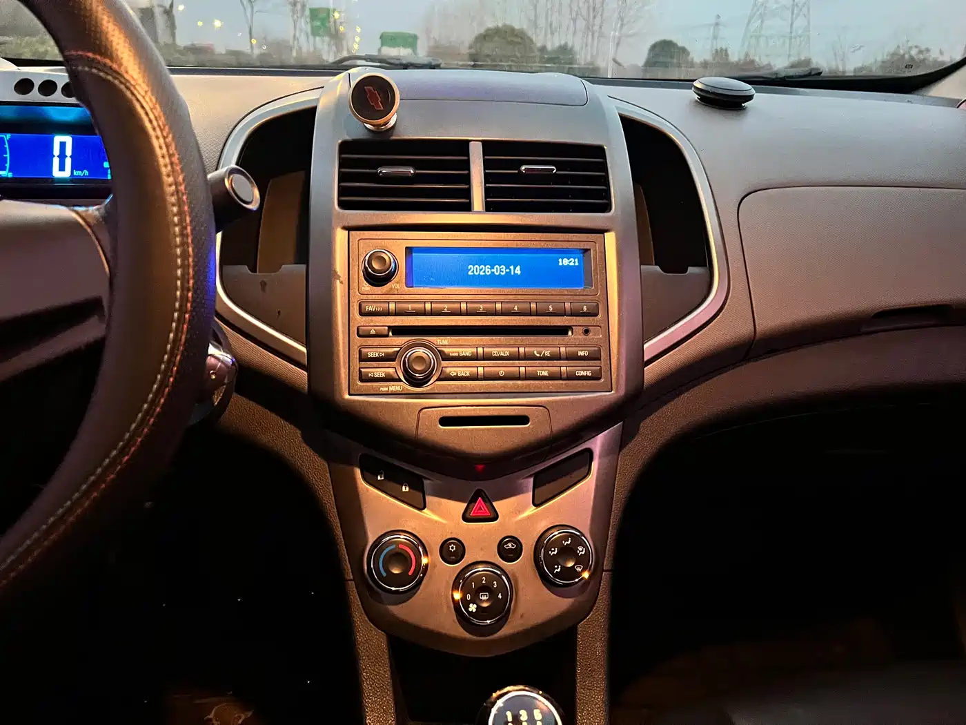 Chevrolet Aveo 2011 Sedan 1.4L MT SL фото 11
