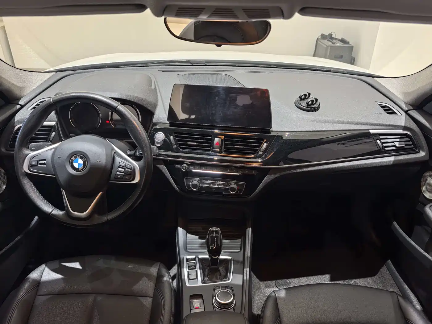 BMW 1 Series 2023 120i M Sport фото 12